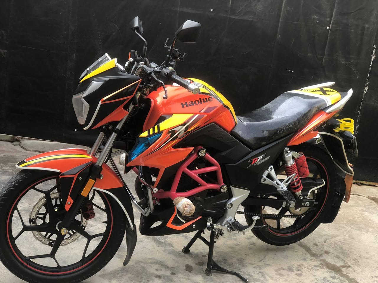 السلام عليكم دي اف للبيع موديل 23 مسجل لوحات اجنبي مكفول مبدل كابريته فقط السعر 21 مكانه جزيره الرمادي للستفسار ***********
