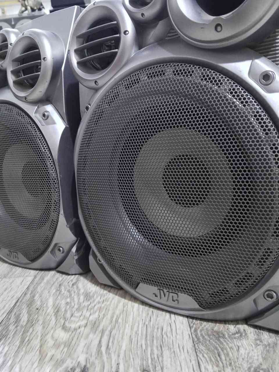 السلام عليكم سماعات JVC 100w نضيفات جدا شغالات بالكامل للستفسار راسلني وادلل


**إذا كنت صاحب هذا الإعلان وتريد حذفه لأي سبب، رجاءا أرسل رسالة إلى الدعم الفني**