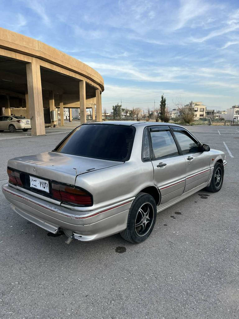 گڵاند مەکینه 63 ی مەرغووب سەیارەکە گێڕ و مەکینه س بەشەرتی فیتەر هەتا بڵی جوان و خاوینە بەشەرتی مووس و بڕاوە و وەرگەڕاو چوار ویل و تایەی لۆک ئارم سۆران ە ڕسمەکەیە بەس من بەهەدیە ئەی دەمێ بەشەرتی ماڵی مەدەنی دەیفرۆشم هەتا بڵی توند و تۆڵە و بی مەسروفە . گێر و مەکینەی سەعات چۆنە ئاوایە . مووشتەری لەخزمەتت دام 

سحر//18 و معامەلە 
شوین//ڕانیه
ژ.م//*********** رانية, السليمانية
