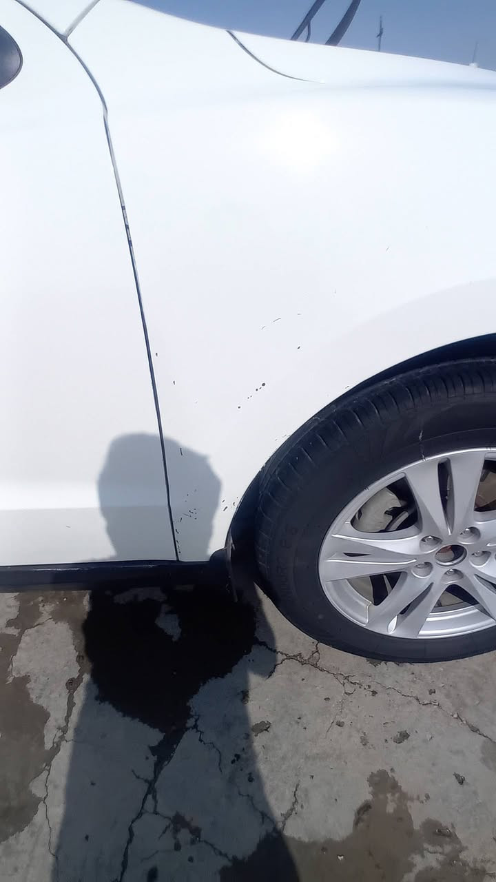 سلام عليكم سياره سنتافي خليجي موديل ٢٠١٠ لبيع سياره خير من الله بس بل جاملق بارد سعر ١٥٥ وبيهامجال ***********
