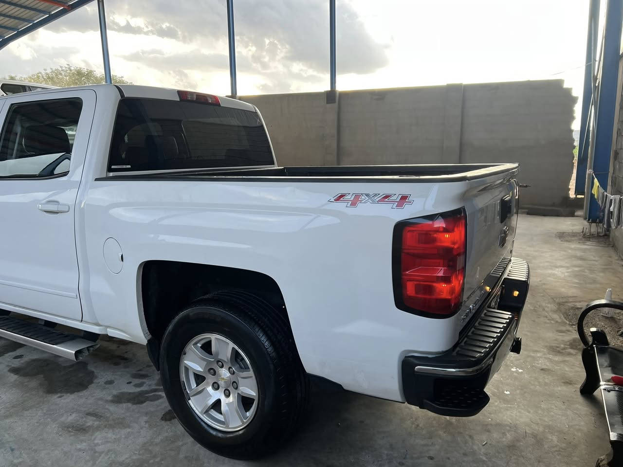 سلام عليک
شوفرلیت سلفرادو 
مودیل 2015 
رقم سلیمانیە بسمی 
محرک V8 5.3  کیر بشرت
باب طویل بودی قصیر مرغوب
سیار حیل نضیف 
جملغ امامی ترف سکن بس سبوغ مابی معجون بدون دواخل لایت جدید 
تایە جدید
سیارە ماشاللە نضیف 
وارد امریکی
مکان کفري تابع محافضە دیالي
رقم 
***********
