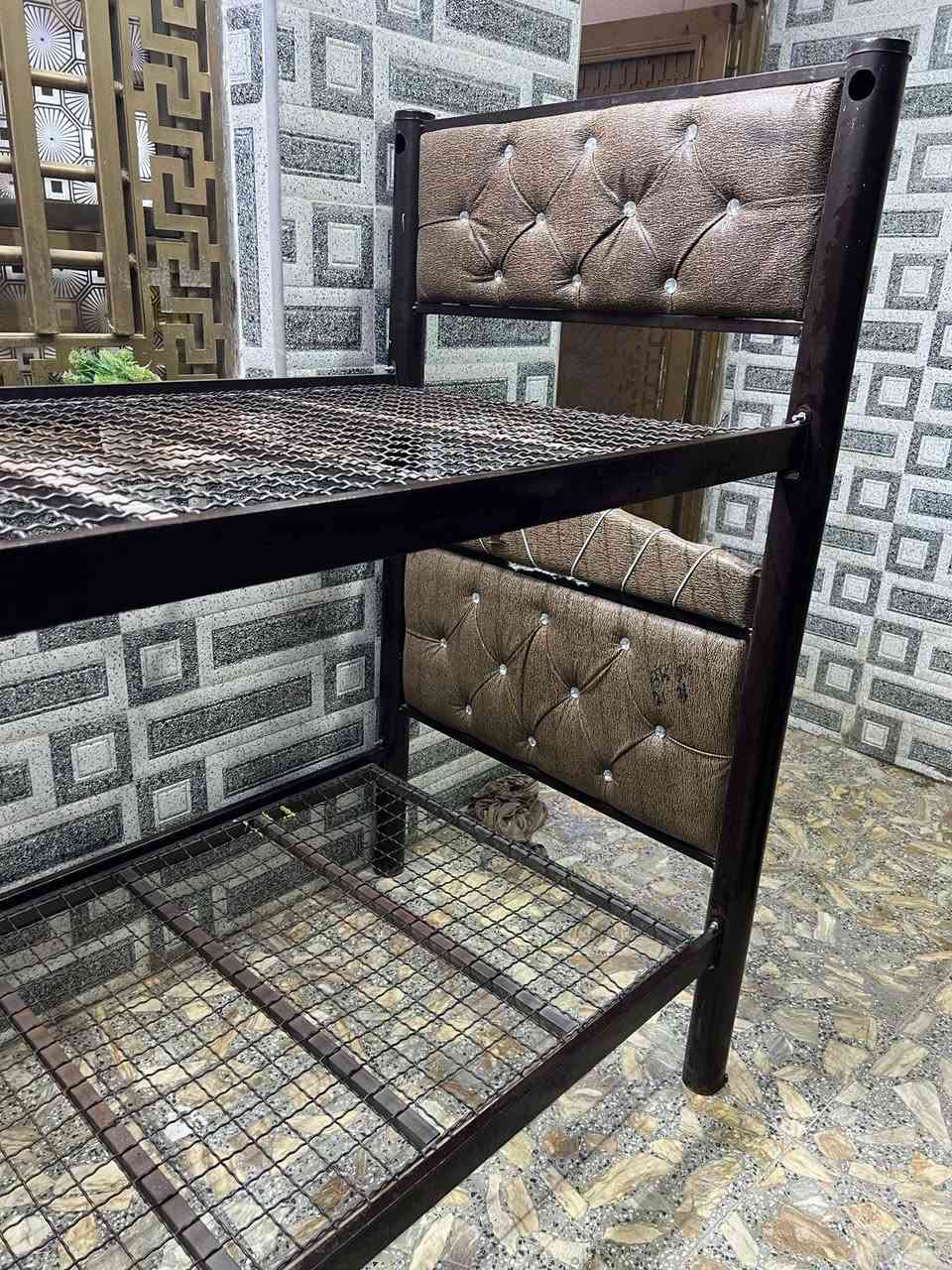 سلام عليكم ميز مكتب كامل وجديد جرابي طابقين عدد 2 مكان مدينه الصدر ***********
