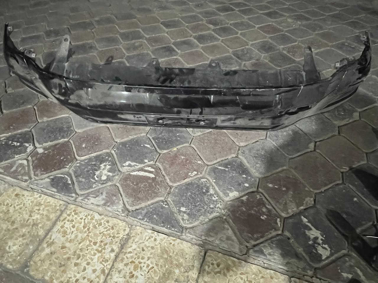 السلام عليكم لحايه لاند كروز اماميه وخلفيه موديل 2022 اسود بلاد ***********
