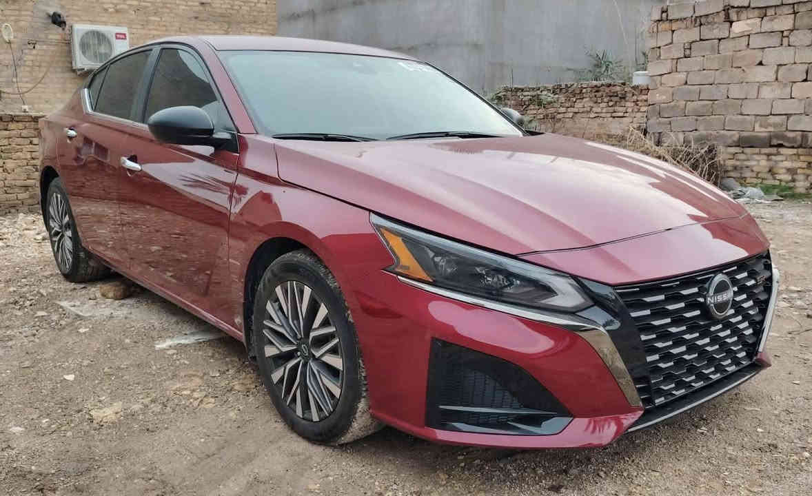 السلام عليكم 
نيسان التيما 
موديل 2024 
للبيع 
مواصفات sv
رادار امامي 
رادارخلفي وجانبي،
حساسات خلفية
لايتات زينون بلاد ،
تحكمات استيرن ، 
تشغيل عن بعد ،
داخل خشبي ...
لون ماروني 
دفع امامي / بدون فور ويل المرغوب
محرك 2،5 بدون توربو المرغوب 
رقم كاتي  بعدها بيها شهرين 
يترقم شمالي 
ماشية 10 الف ميل 
بدون صبغ  
بدون تبديل 
بدون بارد 
كلين فقط دعامية تبديل 
رقم 
الشاصي :-1N4BL4DV7RN343715
گير ،محرك بشرط 
سعر 170  و بي مجال
عنوان السيارة  ديالى - خانقين. 
***********
