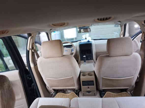 السلام عليكم
فورد اكسبلور موديل 2008 
محرك 6سلندر 4000 
دفع رباعي
7راكب
تبريد 3قطع
السياره جاهزه وخير من الله 
السعر 125 وبيها مجال حق الجيه 
***********
