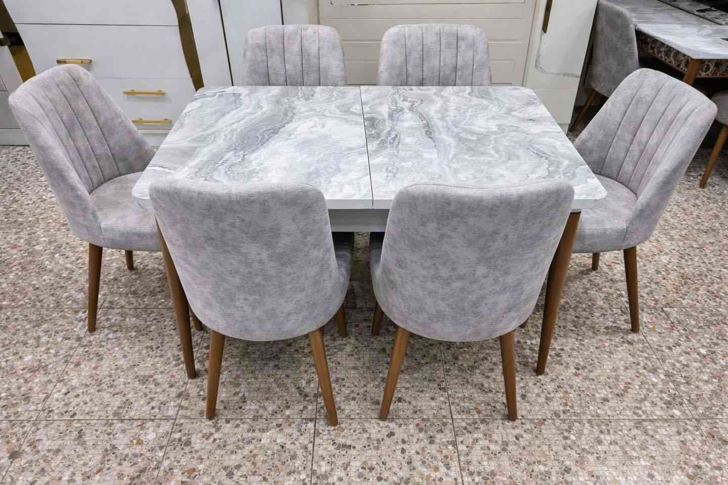 الفخامة التركية صارت أقرب لبيتكم! 🏠🇹🇷

هواية ناس يعتقدون إنو #ميز_الطعام "التركي الأصلي" لازم يكون سعره خيالي.. بس بالبيت الأنيق قررنا نسوي تحدي! 😎

وفرنا لكم أرقى موديلات #طاولات_ الطعام التركية 🍽️ اللي تجمع بين متانة الخشب التركي والتصميم المودرن، وبسعر راح يفاجئكم.

ليش هذا العرض ما يتفوت؟
1️⃣ خشب تركي درجة أولى (قوة وأناقة).
2️⃣ تصميم يناسب كل أحجام الصالات.
3️⃣ هدية من البيت الأنيق: توصيل مجاني لداخل #مناطق #بغداد! 🚚 حصرياً لمتابعينا.

سؤالنا اليوم: شنو تفضلون أكثر بميز الطعام، الكراسي المبطنة بالقماش لو الخشب السادة؟ 🤔
للحجز والاستفسار الاتصال على الرقم *********** او مراسلة الصفحة خاص او الاتصال واتساب زورونا وتدللون #اثاث #ديكور #تصميم_داخلي #ميز_طعام #اثاث_تركي #طاولات_طعام #بغداد #عروض_بغداد #تأثيث_المنزل
