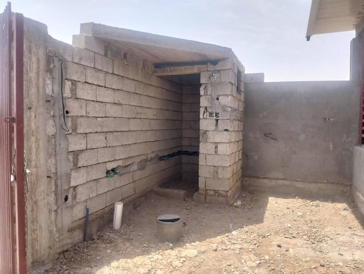 سلام عليكم دارلبيع مساحته 150بناة جديد لبيت عوزة بس صبه لمكان لبيت فتح لمبين لبيت جاهز من كهرباء ومي ومجاري الستفسار عله هاذه الرقم. ***********
