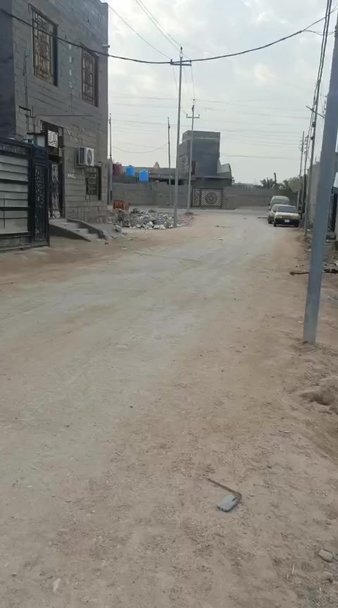 السلام عليكم
دار للبيع مساحه 125 متر

طابو زراعي عراقي

طابقين يحتوي ع 4غرف منام وصالتين واستقبال ومطبخ وصحيات

الموقع ابي الخصيب ابو كوصرة قريب من شارع الفوك 

ثاني بيت عن طريق ابو كوصرة رئيسي شارعه 10متر

السعر 90 وبي مجال قليل 

تفاصيل اكثر اتصال برقم

*********** سجاد عقارات المفتاح الذهبي
