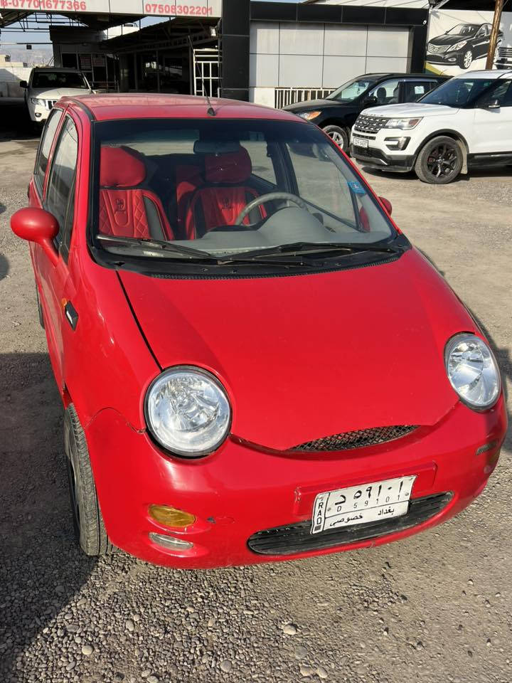 كيو كيو
2009
 رقمها الماني 
كيرها عادي واوتو 
وياله وتايرات جديد 
لايتات جديد 
كهربائيات شغال كامل مكمل
بيها قطعتين صبغ بدون حادث 
مكينه بيها دخان 
السياره كلش حلوه وبناتيه تصير للبيت 
***********
