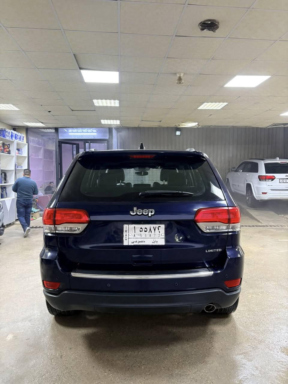 🚘 للبيع  جيب كراند شيروكي لمتد – Jeep Grand Cherokee 2017 Limited 🚘

🔹 الموديل: 2017
🔹 الفئة: Limited
🔹 الممشى: 136,984 كم
🔹 الوارد: أمريكي
🔹 الحالة: داخلة للعراق بدون حادث
🔹 الصبغ: بدون صبغ
🔹 الحوادث: بدون ضربات (فقط بارد صغير في البنيد)
🔹 الحالة العامة: نظيفة جداً وجاهزة للاستخدام
🔹لون السيارة: نيلي 

⸻

✨ مواصفات فئة Limited:

✔️ محرك 3.6L V6 قوي واقتصادي
✔️ ناقل حركة أوتوماتيك 8 سرعات
✔️ دفع رباعي (4x4)
✔️ شاشة وسطية كبيرة تعمل باللمس
✔️ نظام Uconnect
✔️ كاميرا خلفية
✔️ حساسات أمامية وخلفية
✔️ فتحة سقف
✔️ جلد أصلي
✔️ مقاعد كهرباء مع ذاكرة
✔️ تدفئة مقاعد أمامية وخلفية
✔️ ستيرن تحكم متعدد الوظائف
✔️ تشغيل بصمة

📌 السيارة بحالة ممتازة جداً ومناسبة للاستخدام اليومي والسفر
📍 الموقع: (حله-بابل)

📞 للاستفسار ***********
