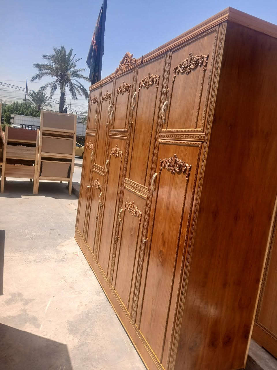 السلام عليكم توفر غرف نوم عراقي 
مصبغه داخل المعل 
ام ٥باب سعرها ٧٥٠
ام ٦باب سعره ٨٠٠
عنوان بغداد شعله 
***********
