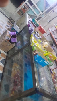 ميز عارضه حلويات ٢ واحد مترين ولثاني منتر ونص +رفوف حديد  للبيع الاستف...