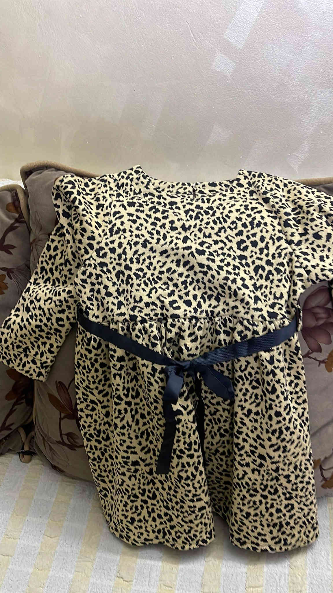 السلام عليكم ملابس شي أن اطفال تقريب 90قطعه شتوي
اريد لقطعه بلفين دينار كلش حلوات وقياساتهن من سنه وسنتين وتلث سنوات مكان بغداد 
رقم الهاتف ***********
