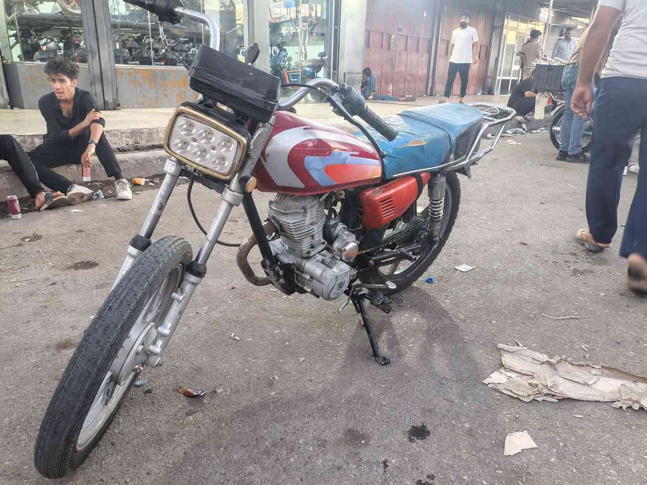 سلام عليكم للبيع دراجه جني 5 كير محرك 200 شرط لا صوت لا صرف لا بخار كلجات جديده شلعه ومعدل فول صالنصه كاتم دراجه مال شغل سعرها كلش مناسب 220 ومجال بسيط مكاني كركوك كوباني ***********
