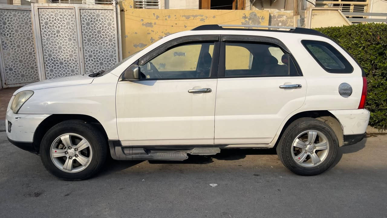 كيا سبورتچ
2009
وارد خليجي
فول مواصفات بيها تنته
لونها ابيض
ماشية 67000
بيها شاشة كار بلي
كامره خلفية
داشكام
سبير منازل
صدر امام خلفي جديد
 راديتر اصلي جديد
بطارية اميرون جديدة
مدوشمها من الداخل هم جديد
السيارة كاملة مكملة مناقصها اي شي
ضررها :- ضربة بلباب مال سايق على كد شبر مرجعي بارد و صابغين الباب و الباب الوره السايق فاتحيها علمود يصبغون باب السايق و مرجعيها يعني بلادية لا مبدلة ولا مصبوغة ولا اي شي بس فاتحيها لان مصلحيها قديم كلش و سونارها موجود 
السعر 135 وينزل من عدها فلوس الرقم 
رقم صاحب السيارة. ***********
