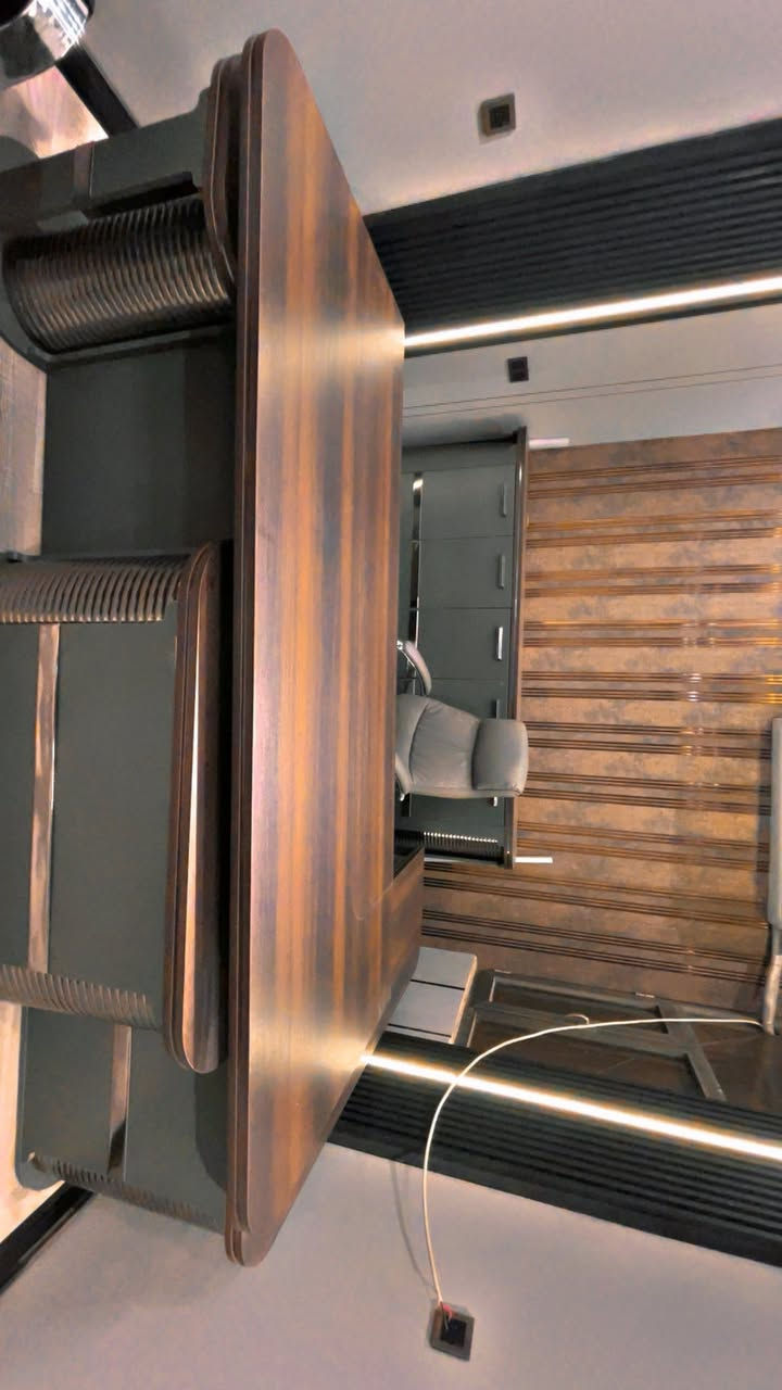 ميز مكتبي شغل درجه اوله نوعيه فووول بالحقيقه اكبر بالصوره مبين صغير نظافته 90 بال 100 العنوان الدوره شارع ابو طياره سعره مليون ونص وبي مجال / للستفسار ***********
