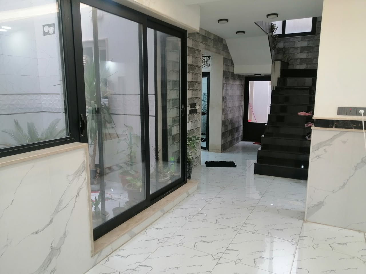 دار للبيع حي الرفاق زيرو طابقين المساحة 200م الواجهة 10م بناء حديث الاتجاه قبلة للتواصل ☎️ *********** مكتب عدي ال قبع للاستثمار العقاري والاستشارة الهندسية
المثنى شارع المسبح
