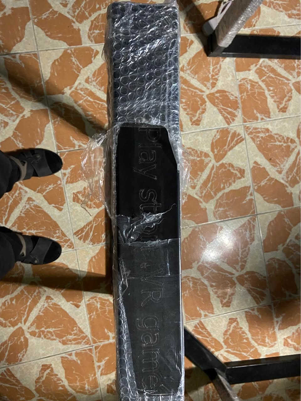 vr_VR SEA
VR SEA سیستەمێکی یە لەلایەن ەوە دروستکراوە. بەکارهێنەران دەتوانن بە تەواوی لە جیهانی
یارییەکاندا مەلە بکەن.
یندناسان
تەکنەلۆژیایەکە کە ڕێگە بە بەکارهێنەران دەدات
ناوچەیەکی سێ دووری دروستکراو بە تەواوی هەست بکەن 
يارى خوشى زه خمى تيدايه 
به كارنه هاتوه 
نرخ ١٢ گه لا
به كار ديت بو قاعه ى مندالان و موله كان شوين رانيه
***********
واتس اب رانية, السليمانية
