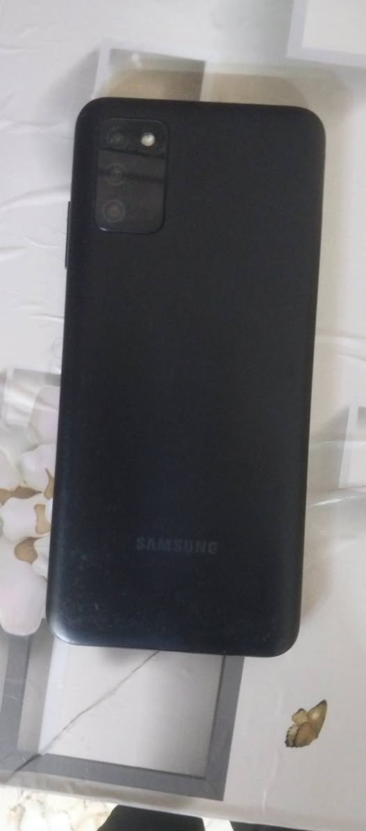 سلام عليكم هاتف سامسونك نوع A03s جهاز نضيف مبدل فقط شاشه اصليه ذاكره ٦٤ بغداد زعفرانيه *********** واتساب
