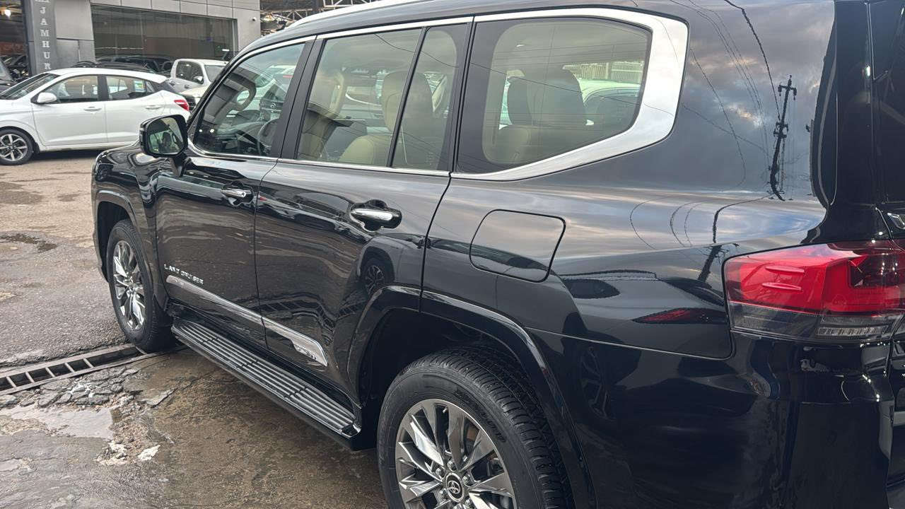 ‏VX 2024 SAS
في اكس ٢٠٢٤ وكاله ساز تويوتا العراق
ضمان ٣ سنوات او ١٠٠ الف كيلو
عداد السيآرة 13 الف
السيآرة مغلفه افلام حماية PPF 
توين تيربوا
فول الفول محرك 4.0 
مرقم بغداد كامل
٤ كشنات تبريد
مقعد سائق كهربائي 
١٤ سماعه jbl
مقاعد صف ثالث كهربائيه 
لايت امامي ٣ عدسات
كاميره خلفيه 
حساسات امامي خلفي
شاشه عدادات ديجتال
دعاميات اماميه خلفيه لمتدد
الاستفسار ***********
