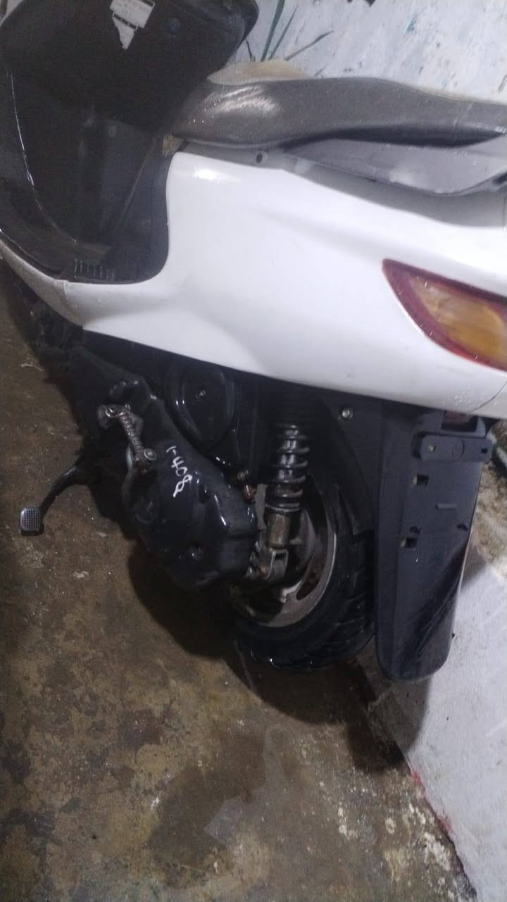 السلام عليكم دراجه فراشه نظيفه محرك ما مفتوح دراجه على الفحص العنوان ديوانيه الاسكان كهربائيات شغاله سعر 375 والشراي بخير يتدلل الرقم ***********
