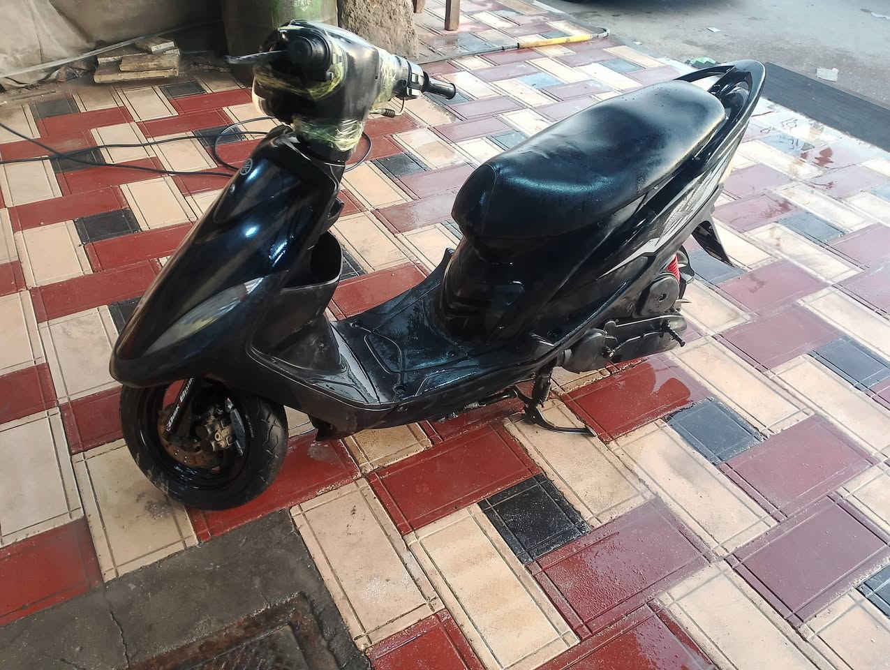 السلام عليكم 🙋🏻
دراجه ماكس عدله 🏍️
الدراجه نضيفه 90/%وشغاله من طول لطول شلعه معدل كهربايات سلف هندر 
الدراجه مفتوحه فقط (ولفات) الدراجه كله بلاد بلاد بلد من تاير الكدام لتاير الخلفي ختم واحد❤️
والدراجه بعد احلا من صور 
العنوان ناصريه مركز 
***********
