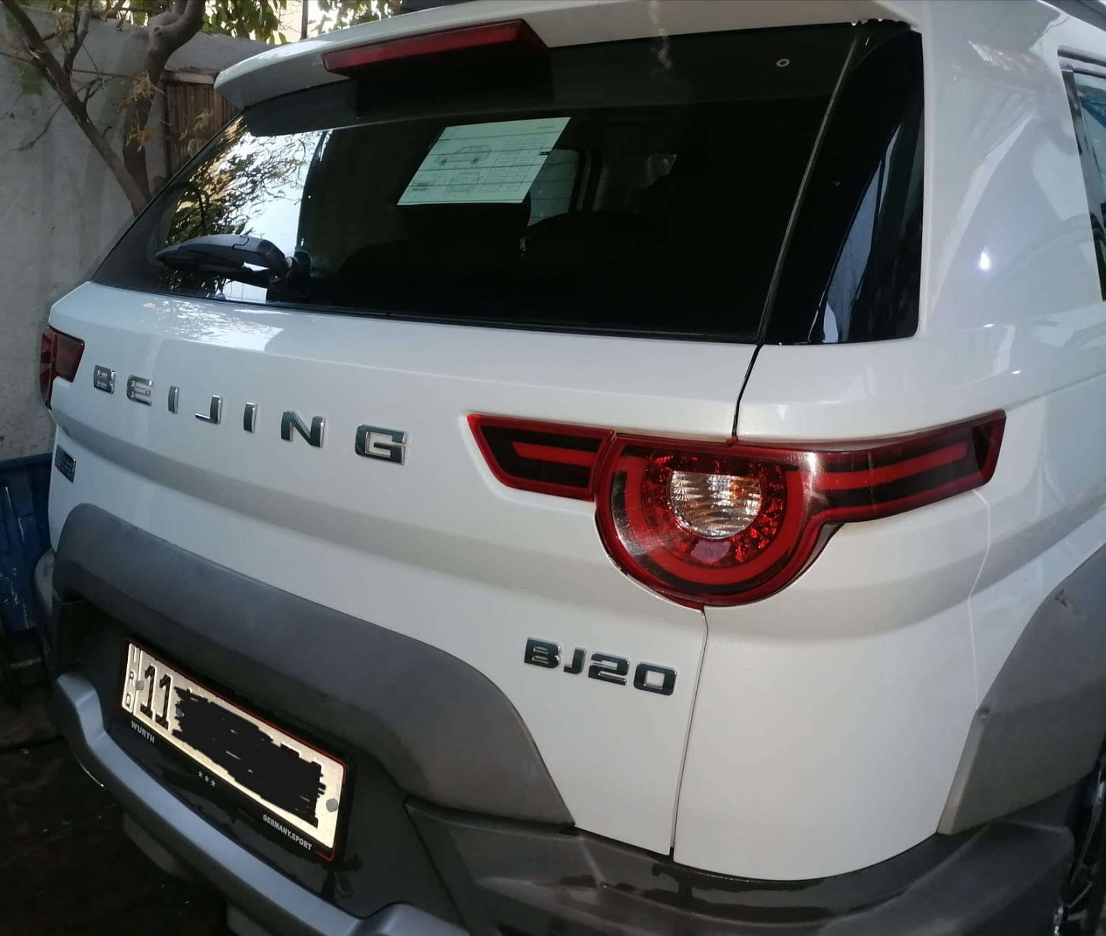 السيارة من نوع بايك (BJ20)موديل (2020.) صيني يجي محرك كير صدر  ياباني مسيوبوشي بلادي محرك زنجيل رواجز المرغوبة لا قايش ولا غيرة زنجيل قوي نوع vvt المرغوب جدا 
- حرة، رقم بغداد انكليزي باسمي.
- تحويل بأي وقت.هزة جديدة 
- السيارة مكفولة من كل شيء.
- فول الفول، مواصفات عالية:
    - بانوراما.
     -كشن جلد  كهرباء 
 -مغلفة كشناتة مخمل وجلد                                               للحفاظ على كشناتة 
    - بصمة أبواب.
    - بصمة تشغيل.
     -بصنة جنطة 
     -هند بريك بصمة
     -محرك ياباني vvt مسيوبوشي اصلي المرغوب 
    - زراكات. لايت 
    - لايت زنون عالي ناصي. زنون 
    - محرك 1500 تيربو بدون دونز                      
    - تبريد .
    -شاشة اعطال 
    - شاشة أندرويد جديدة.
    - تحكمات ستيرن 
    -  ويلات كروم تاير جديد حجم 18
    -هواي بية مواصفات 
    - السعر:( 130 )
    -   وبيه مجال.اخوان للعلم اغراض السيارة كلة مسيوبوشي اغراضة متوفرة عند اي وكيل ياباني كير محرك صدر كلة ياباني 
    - عنواني: .
    - رقم الهاتف للاستفسار:               ***********
 (متوفر على واتساب).
-  اذا اكو مراوس حسب القناعة هم اراوس
