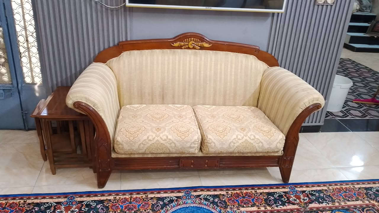 تخم مرتب ونضيف سعر السعر300 الف مكاني البلديات شارع المصرف ***********
