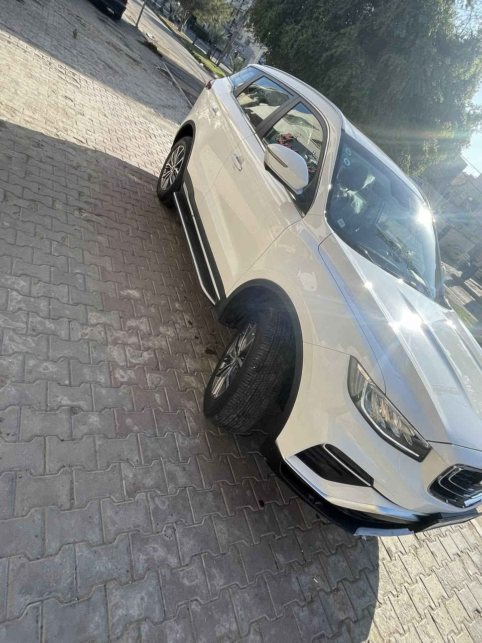 سلام عليكم عدي سياره جيلي ازكاره موديل 2023. كير ومحرك مالها فولفو السياره  مال شركه.  سياره. كارتون كلها جديد ماشيه 10 تالاف تحويل ثاني يوم سياره. كلشي بيها كامرات 360 درجه داير ميدور سياره حساسات اعلى فئه هاي سياره محركه 1500تيربو  بانوراما كلها جام تبريد قطعتين دبل اكزوز صالنصه ثلاجه بيها هواي مواصفات بسياره ردارات جام كهرباء كليته ماكو شي مابيها السياره الله شاهد سعرها 22 مليون الف وبيها مجال السياره  10تالف زيرو سياره *********** وهاذ رقمي بيها مجال. انشالله  ومكفوله سياره
