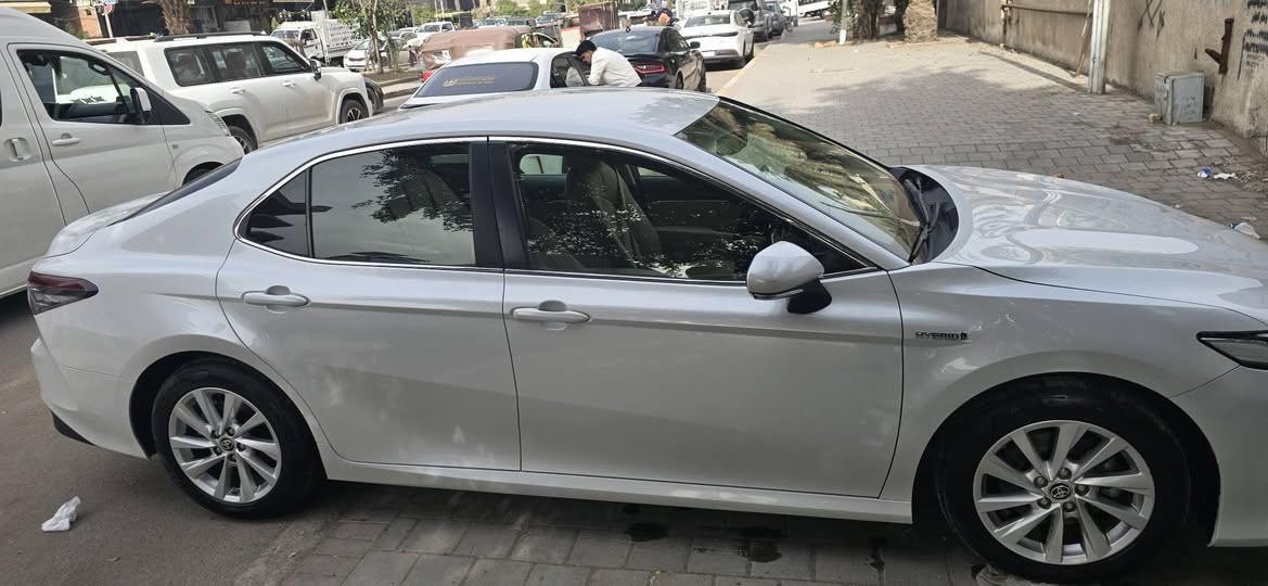 السلام عليكم اخواني سيارة خليجي موديل ٢٣ ماشيه ٥٥ وقابله للزيادة على حال الشركة حتى الدهن بس من الشركة سيارة جديده وبالحقيقة احلى من الصورة مواصفات اعتيادي مو فول عارضها ٢٣ الف للاستفسار الاتصال على الرقم ***********
