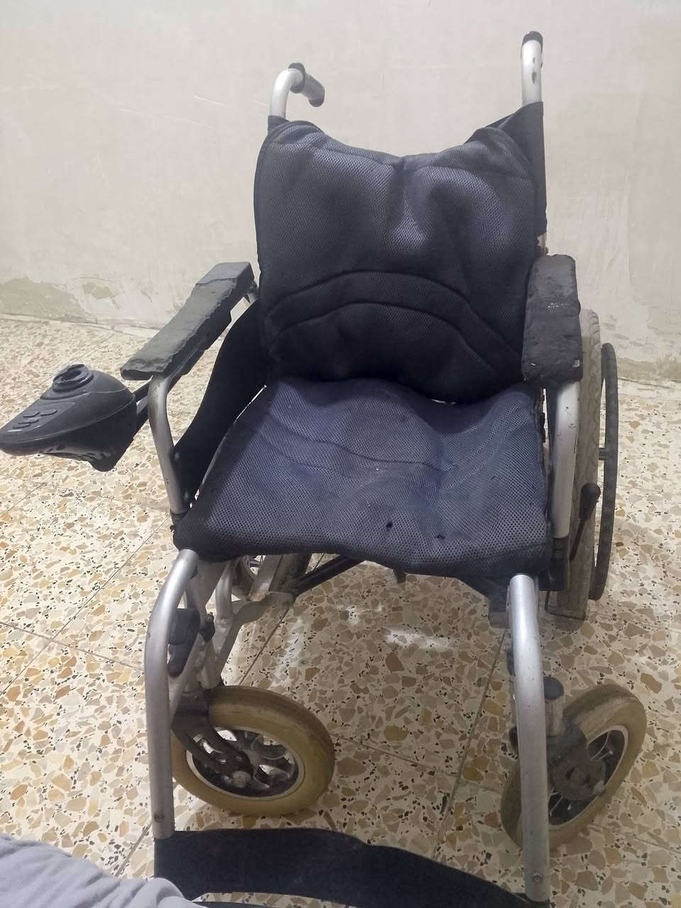 كرسي كهربائي مستعمل للبيع
العطل تحكم الكير فقط كما واضح في الصورة 
عنواني العبيدي الرئاسه شارع 20


**إذا كنت صاحب هذا الإعلان وتريد حذفه لأي سبب، رجاءا أرسل رسالة إلى الدعم الفني**