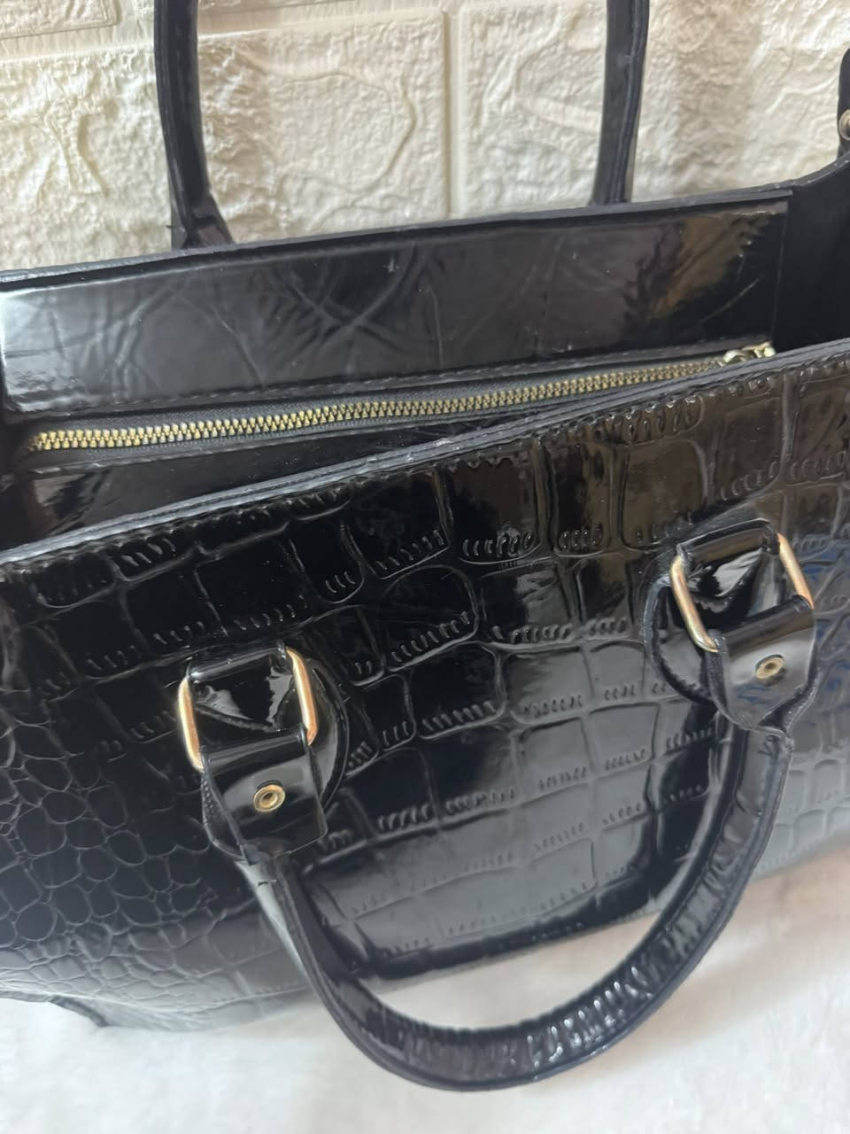 حقيبة 👜
حجم كبير وجلدها طري كلش 
تفيد للي عدها دوام وكتب او تفيد للي عدها طفل
السعر ١٥ الف 
متوفر خدمة توصيل 🚚 داخل كربلاء وخارجها


**إذا كنت صاحب هذا الإعلان وتريد حذفه لأي سبب، رجاءا أرسل رسالة إلى الدعم الفني**