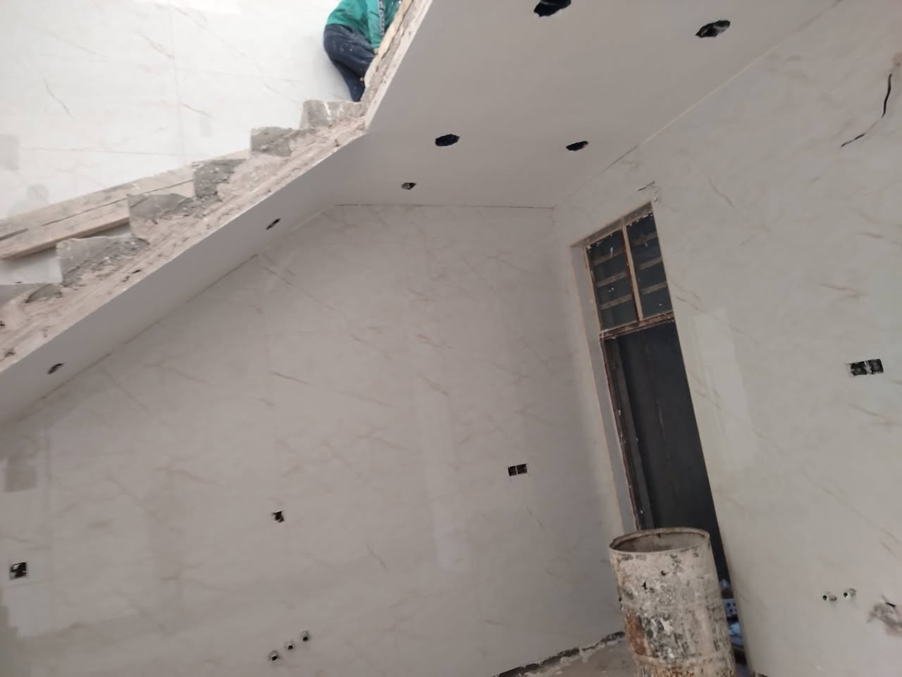 ابو احمد المصري خلفه مال سراميك ***********
