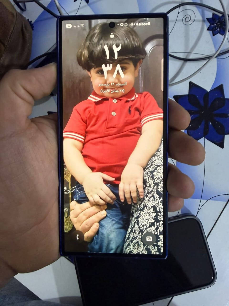 السلام عليكم Zfold7 ذاكرة 512 الجهاز بي شخوط كما موضح بالصور السعر 1600 مليون وستمية وبي مجال مكاني بغداد للتواصل خاص او ***********
