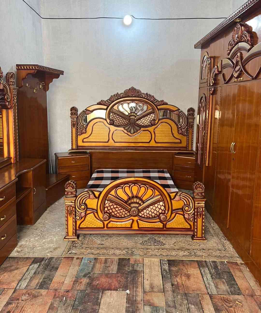 700غرفه ست ابواب ملحق صاج داخل وخارج تسكام فول نضافه مال عرسان بغداد الحسينيه مال  وعندي توصيل ***********
