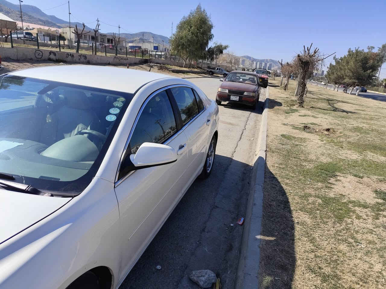 السلام عليكم للبيع 4سلندر فول عدا فتحه سقف سعر 78سياره في دهوك رقم موبايل ***********
