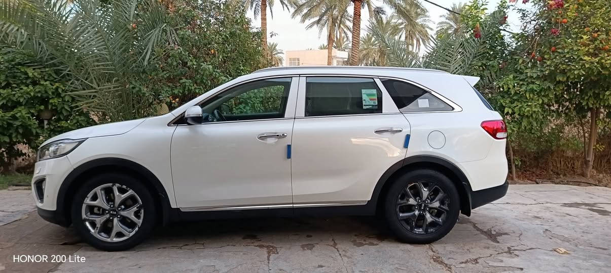 سورنتو خليجي 2017 رقم بغداد مشروع وطني 
مكفوله كفاله عامه من صبغ وفتح وتبديل وبارد 
عدا كارت مقدار اقل من شبر خاليه من شخط ورصعات 
محرك كير كفاله مامفتوح 
6 سلندر بصمه 
7 راكب تبريد 3 قطع علامة سورنتو بالدوسه 
داخل جلد لونين كشن كهربائي زراكة للايت 
جنطه كهربائية مري شفط انظمة قياده تشغيل لايت عند الفتح او التقفيل وياله عنكبوت لايت زنون اصلي شركه 
حساس امامي خلفي علامة ترحيب عند الاقتراب 
كامرا دواره شاشه كبيره السياره بوضع الشركه 
كتلوكات وبصمات السياره جديده جداً 
السعر 220 $
 المكان بابل ( *********** )
