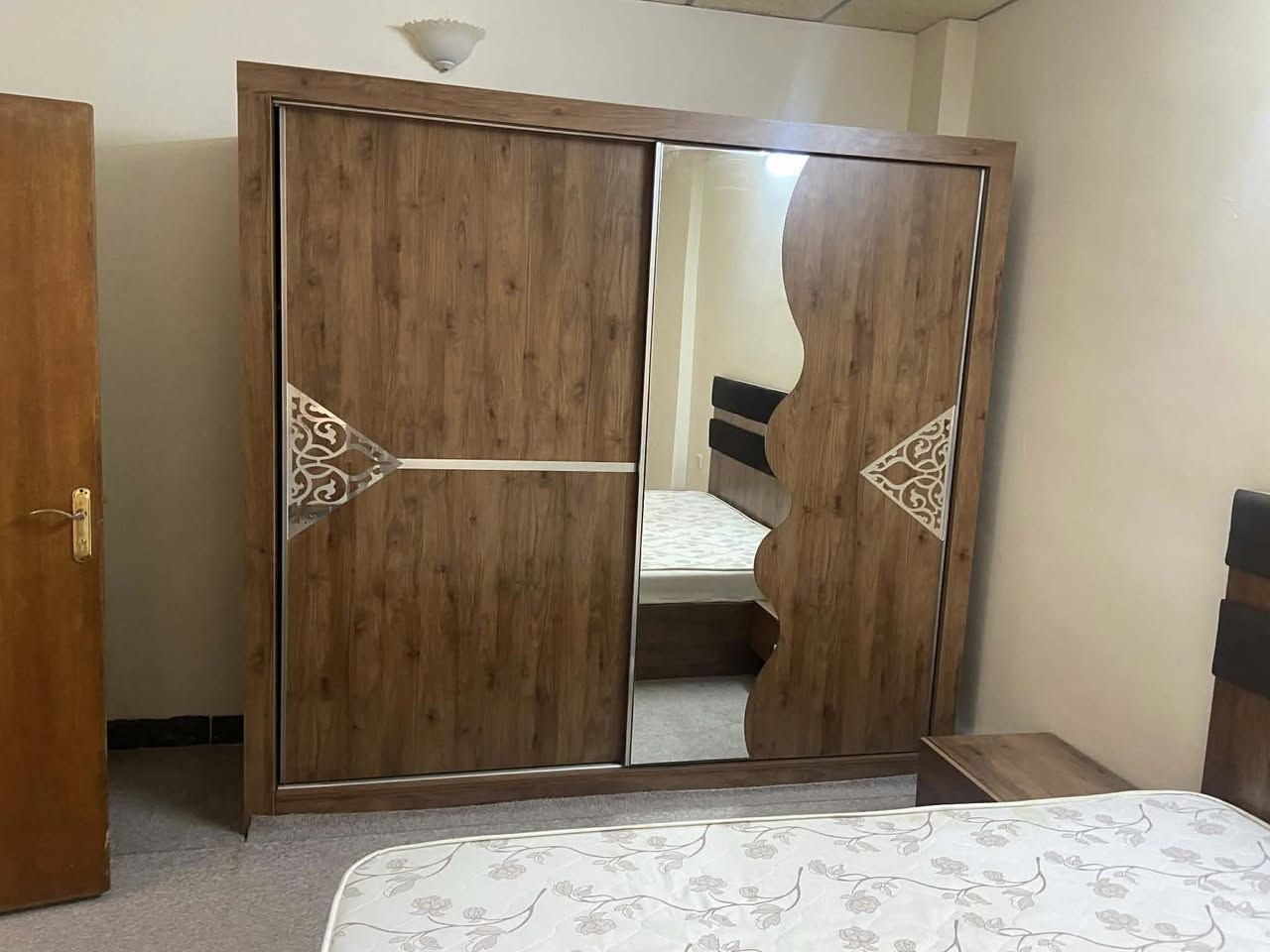 تاخم نوستني دوو نه فه ري 
بو فروشتن
به دوشه كه وه 
٦پارچه يه 
بي عه يبه 
سليماني


**إذا كنت صاحب هذا الإعلان وتريد حذفه لأي سبب، رجاءا أرسل رسالة إلى الدعم الفني**