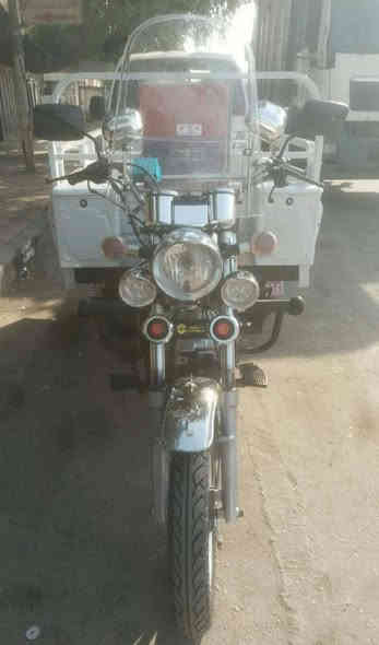 ستوتة موديل 2024 والمكينه موديل 2025 جاهزه ما بيها أي نقص أوراقها أصولية وكاملة سعرها 2400 مكاني بغداد المحموديه رقمي *********** بيه واتساب
