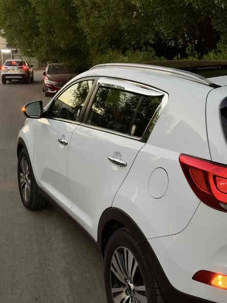 سبورتج 2016 خليجي فول مواصفات ١/١
المواصفات:
-بصمة
-بانورما فتحتين
- اشارات مري 
- مري شفط
-نظام ABS
-نظام مساعد نزول المنحدرات
- تراكشن كونترول TCS
-مثبت سرعة
-تحكمات ستيرن
- تحكم لايتات
-حساس مطر 
-كامرة خلفية بلادية Full HD
- اربع حساسات خلفية مع التحكم بها
-نظام سستم صوت تفاعلي بعدة وضعيات
-مسجل بلوتوث
-مدخل USB/AUX  
-تبريد ( ثلاجة) بالچكمچة 
-نظام قيادة eco drive
-التحكم بالتبريد طابقين منفصل 
-كشنات جلد لونين
-بردة للصندوق

السيارة كفالة عامة ماعدا الي موضح بالصور وبدون اي تعديل على حطته 

السعر 180 وبي مجال 
للاستفسار: ***********
