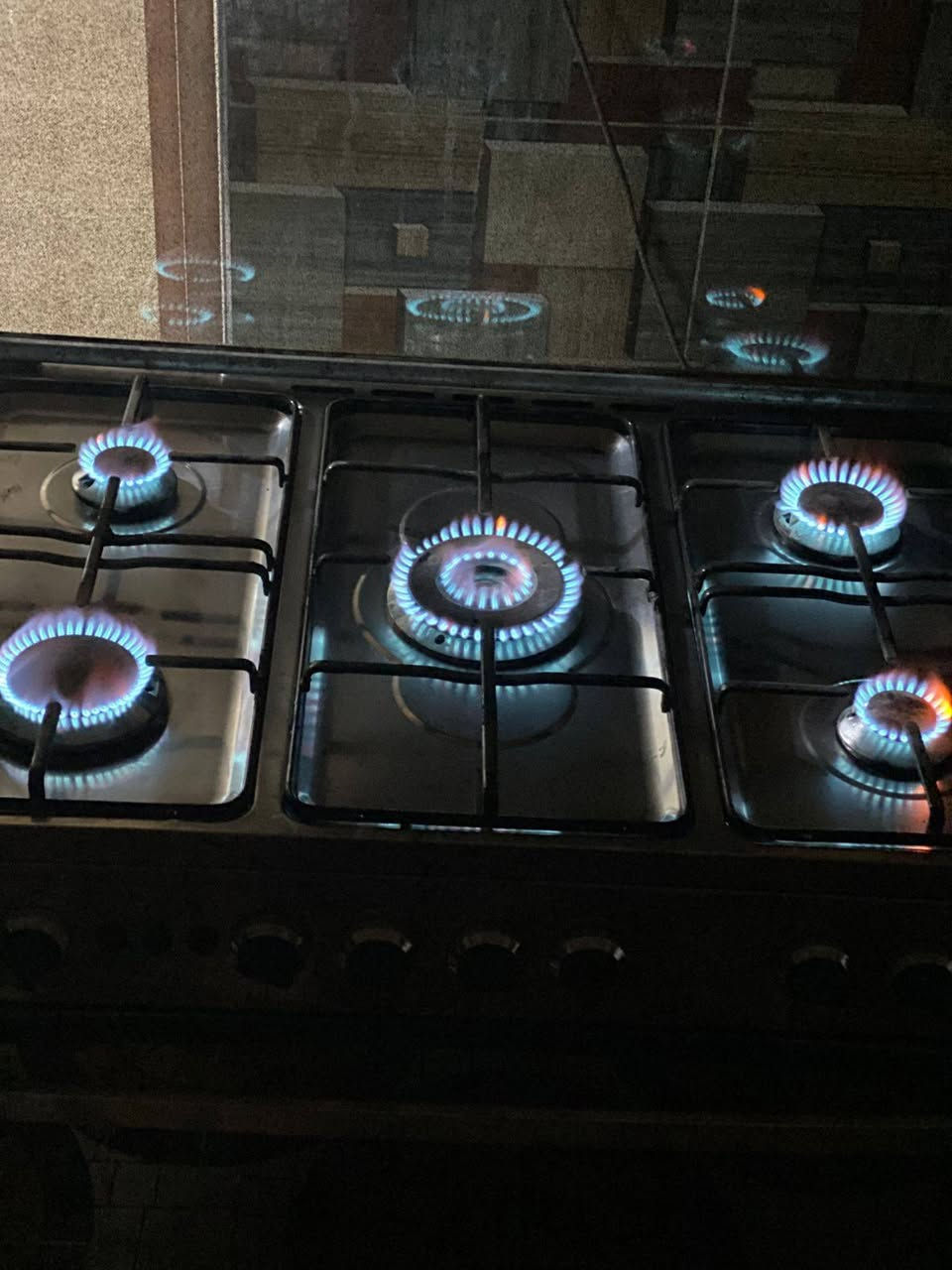 طباخ فريش مصري شغال نضيف بلادي كله 190وبي مجال*********** اتصل
