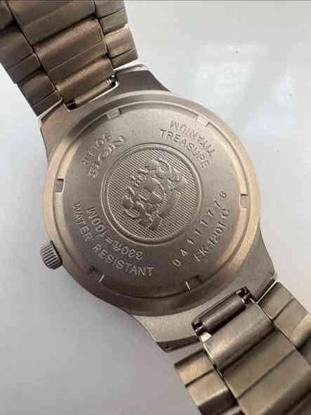 ساعة Elgin Titanium Solar Drive
اصلية مستعملة بطارية وتشحن بالطاقة الشمسية او اي مصدر ضوء  تيتانيوم بالكامل السعر 75$ 
المهتم يتواصل على الخاص او واتساب *********** يتوفر توصيل كل العراق بغداد
