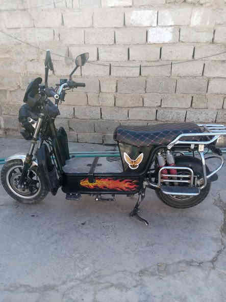 #دراجه شحن للبيع 
🛑 خمس بطاريات يقرن 10 
🛑 العنوان الرمادي 
🛑ثلاث سرعات
🛑 جهاز انذار من السرقه
🛑السعر...450 الف
🛑هاتف...***********
