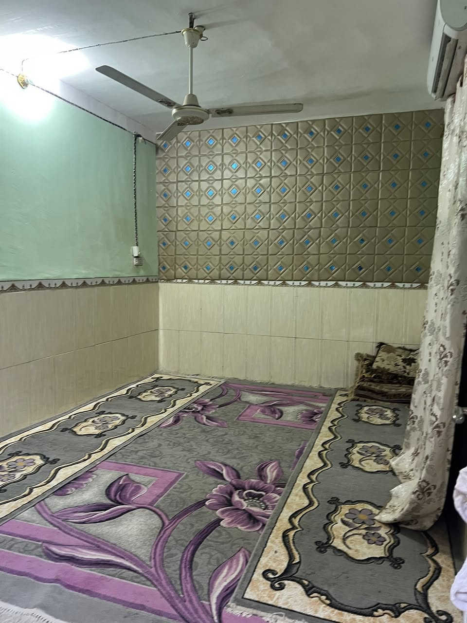 مطلوب بيت مراوس  ابيت في حي الجوادين رقم وتاريخ قرب اسواق سيد ميثم مساحه 150 متر
للاستفسار  مراجعه مكتب الكيان ‭0780 962 8310‬
