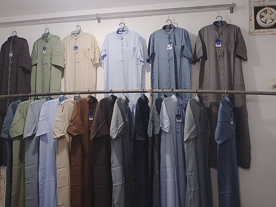 كلابيه رجالي مقلم ومسنن  خامه قطن قطع مرتبه السعر 15 قطعتين ب 25 الگرابله قرب ملعب الريان ه‍ ***********
