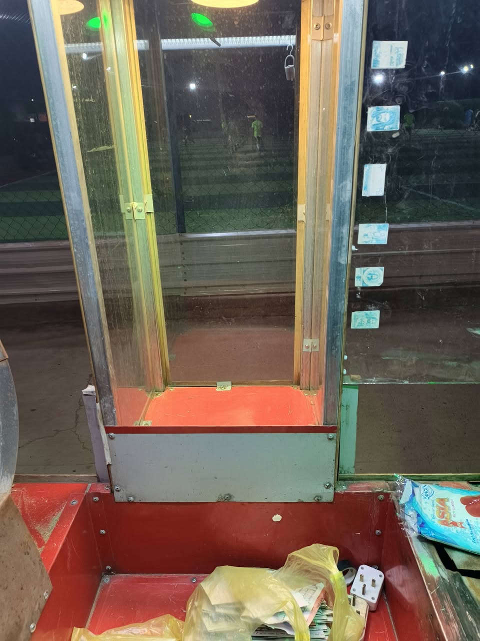 عربانة حب وشامية وجبس الجدر موجودة
السعر 300 العنوان الشعلة
 ***********
