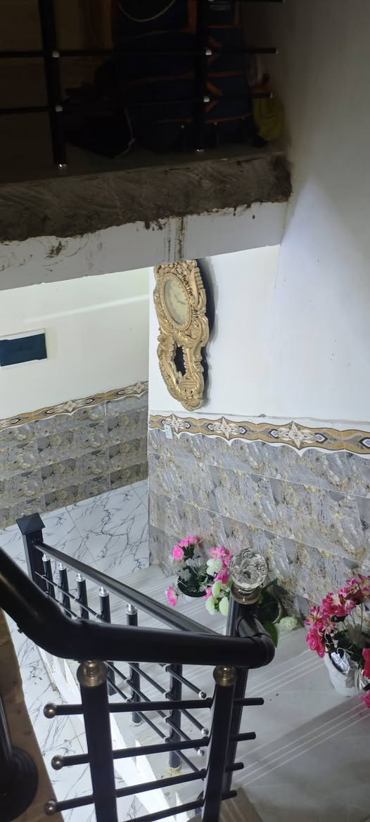 سلام عليكم بيت قاطين للبيع.خلف ابو حيدر الساعدي شوارع تبليط كامل خدمات.  لبيت بناء جديد طابق اول طابوق هوه وثاثه كامل
مستعجل عل بيعته سعر82 
***********
