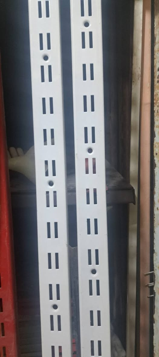 رفوف جداري 30 رف متر في 25
سفينة وسطي رف حلويات رف جانبي سفينه أحجام متنوعه
 مكاني بصرة البصرة ***********
