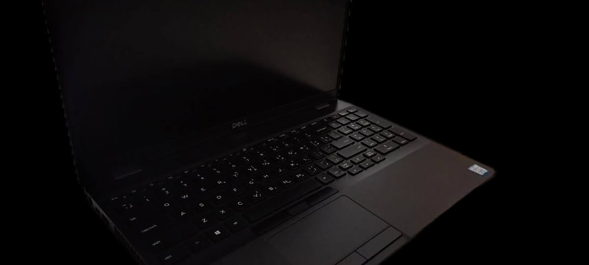 السلام عليكم
🔥 للبيع لابتوب قوي 🔥
Dell Precision 3541 Mobile Workstation ⚡

من أجهزة الـ Workstation القوية المناسبة للأعمال، الهندسة، التصميم والمونتاج 💻

المواصفات:

• المعالج: Intel Core i7-9750H ⚙️
• كرت الشاشة: NVIDIA Quadro احترافي 
• الرام: 16GB 🧠
• التخزين: SSD 512GB 🚀
• نظام التشغيل: Windows 11 Pro 🪟

الجهاز بحالة ممتازة 💯 استخدام أقل من سنة، استخدام خفيف، ويأتي معه الشاحن الأصلي 🔌

السعر: 545 ألف قابل للتفاوض 🤝
510 ألف حد نهائي 💰

لا يوجد توصيل 📦

📍 تكريت - صلاح الدين


**إذا كنت صاحب هذا الإعلان وتريد حذفه لأي سبب، رجاءا أرسل رسالة إلى الدعم الفني**