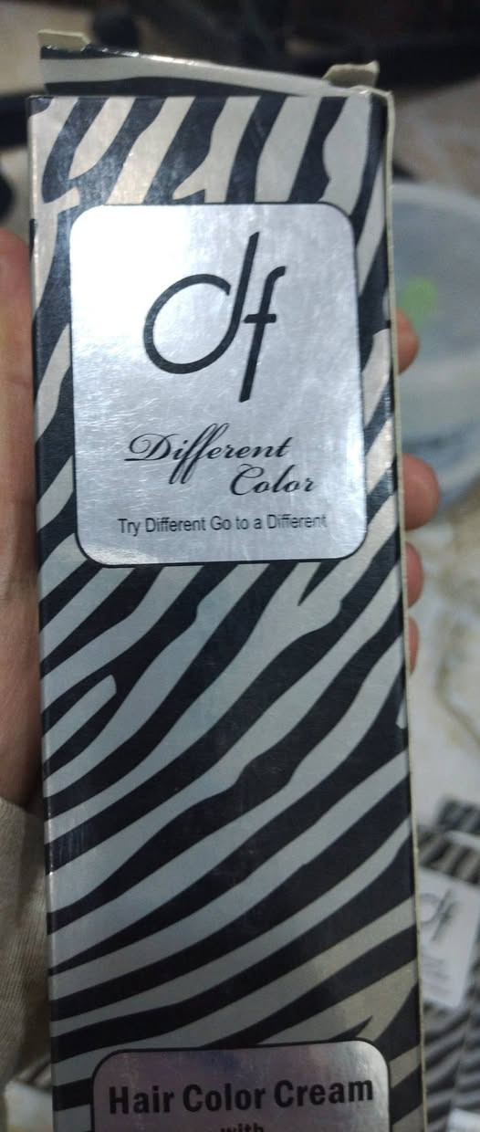 السلام عليكم
للبيع
عندي هذا شامبو سلڤر ايطالي درجة اولى 
مستخدم منه كمية قليلة 
و11 لون ماركة JF وياهن الكتالوج
سعر مناسب جدا
***********
